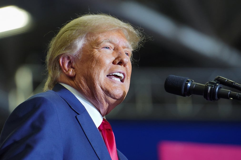 L'ancien president americain donald trump s'exprime lors d'un rassemblement a warren, dans le michigan