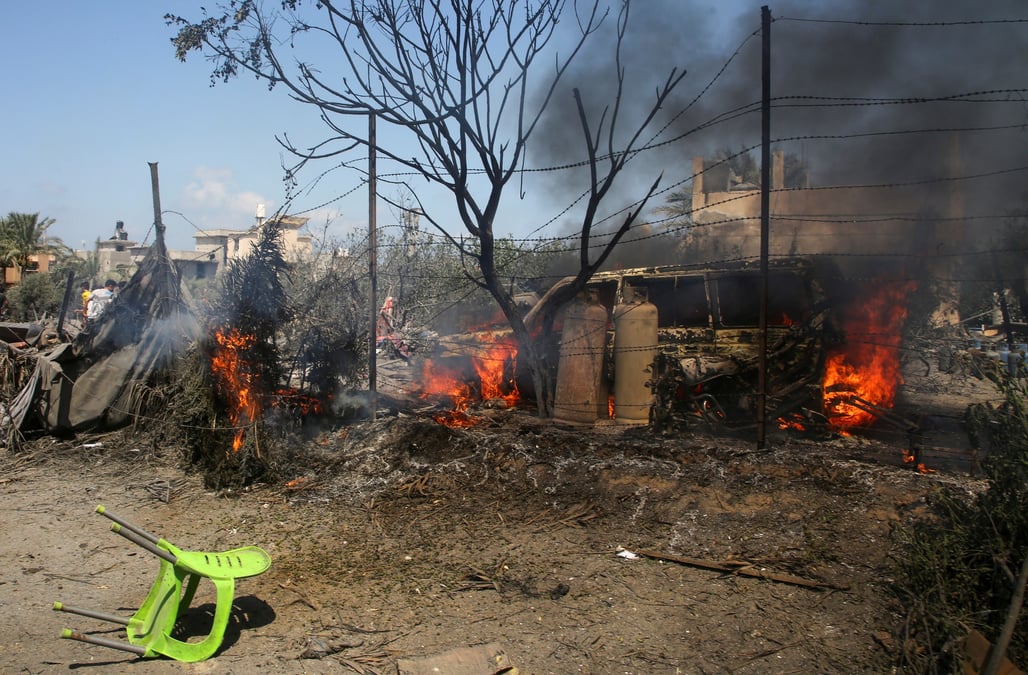 Consequences des frappes israeliennes a khan younis, dans le sud de la bande de gaza