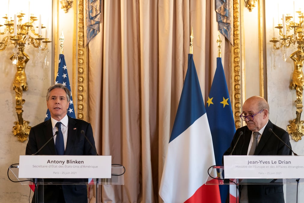 Le dialogue avec la russie est necessaire, malgre sa "derive autoritaire", dit le drian