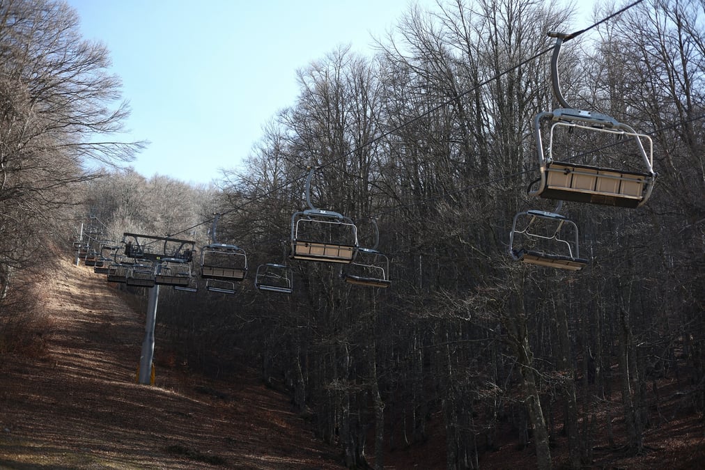 Les apennins italiens font face a une saison de ski decevante en raison de temperatures anormalement elevees