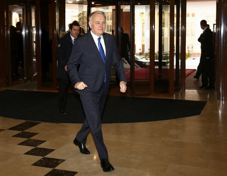 Ayrault contre une levee des sanctions contre moscou