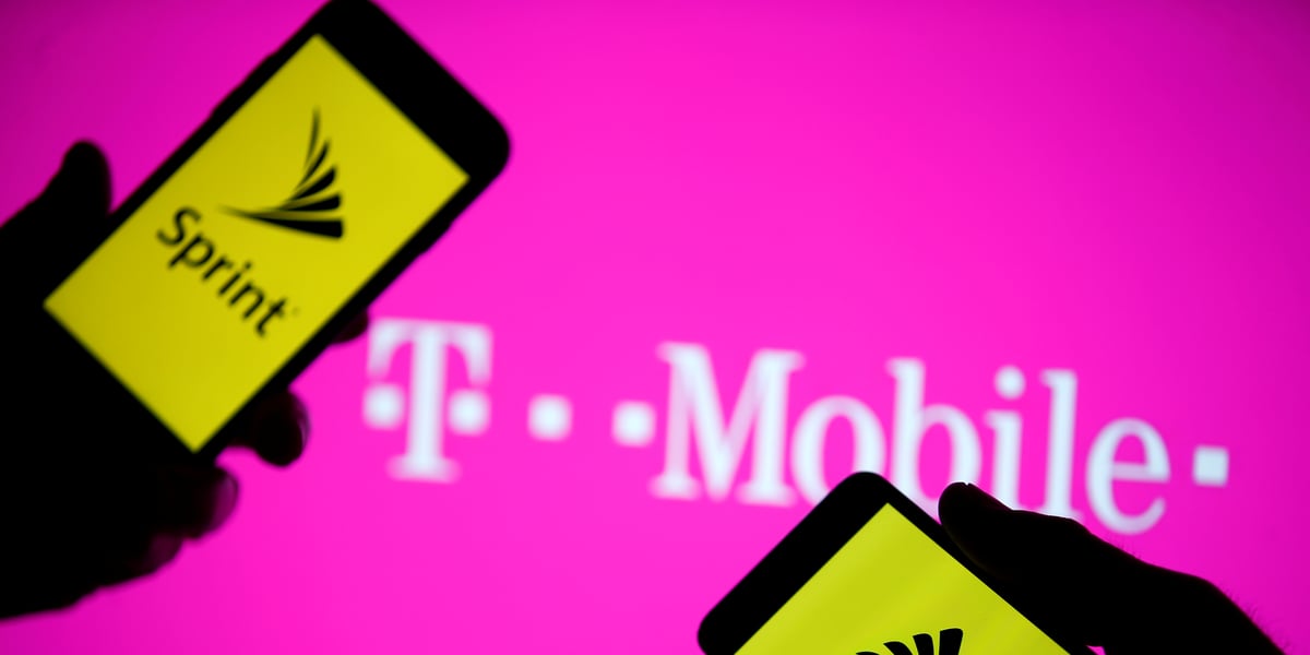 Ce feu vert serait cependant assorti de conditions, notamment l'obligation pour les opérateurs de céder des actifs, dont la marque Boost Mobile à l'opérateur de télévision par satellite Dish Network Corp, ont précisé les sources.