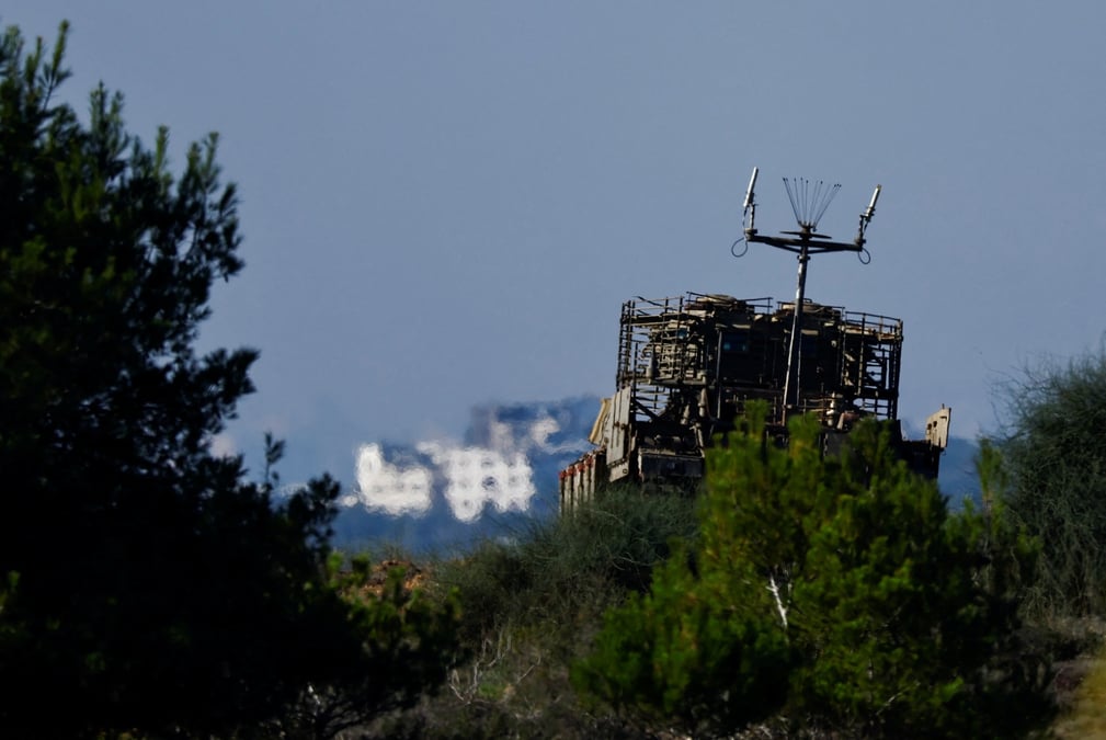 Un vehicule militaire israelien a la frontiere entre israel et gaza