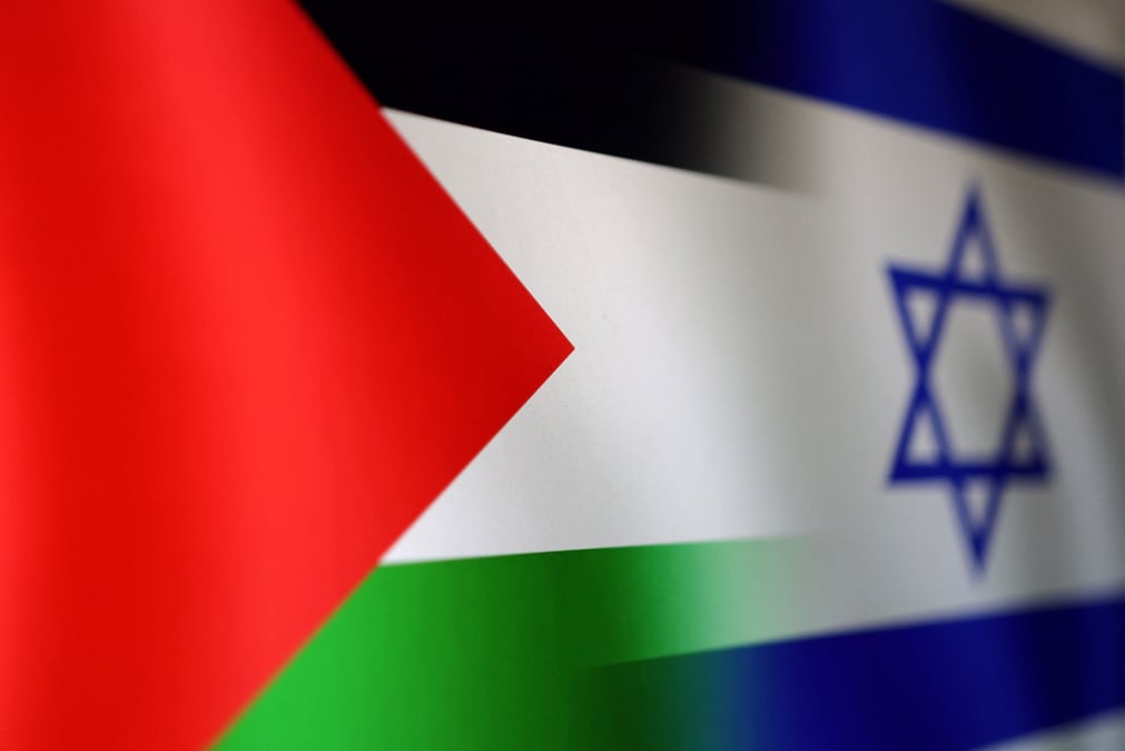 Les drapeaux palestinien et israelien