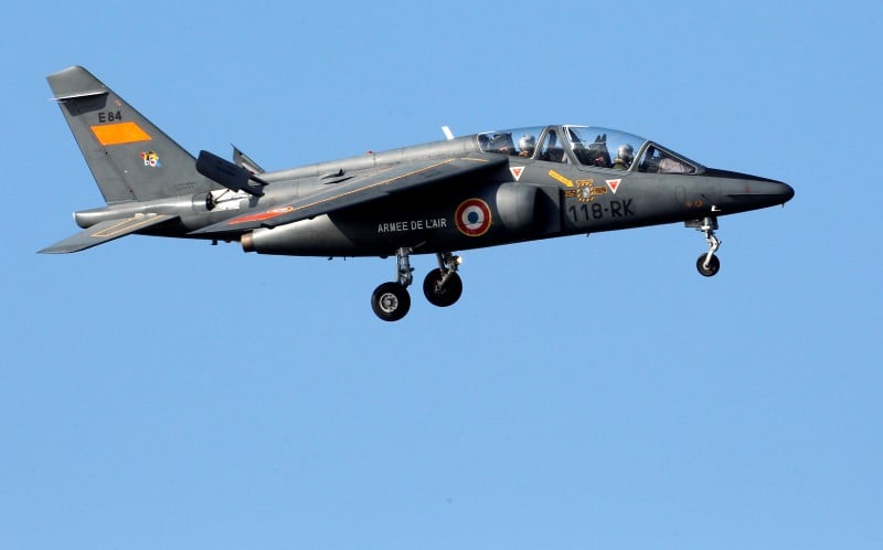 Un avion de l'armée de l'air s'écrase, un mort et quatre blessés