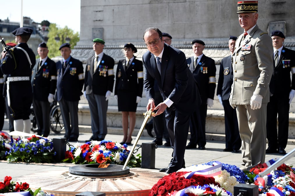 Francois hollande preside la derniere commemoration du 8 mai de son quinquennat