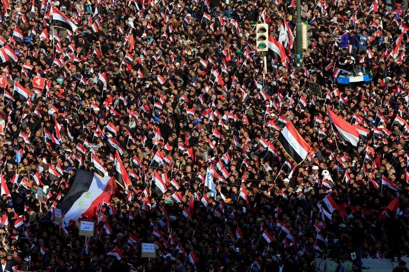 Gaz lacrymogenes contre des partisans de moktada sadr a bagdad