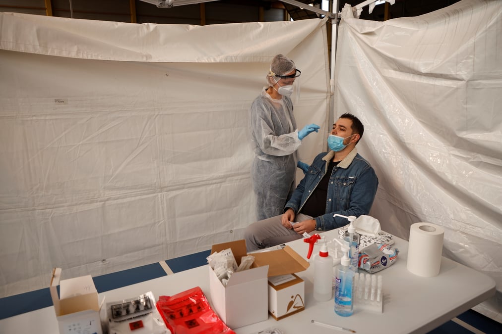 Coronavirus: la france enregistre plus de 27.100 nouveaux cas
