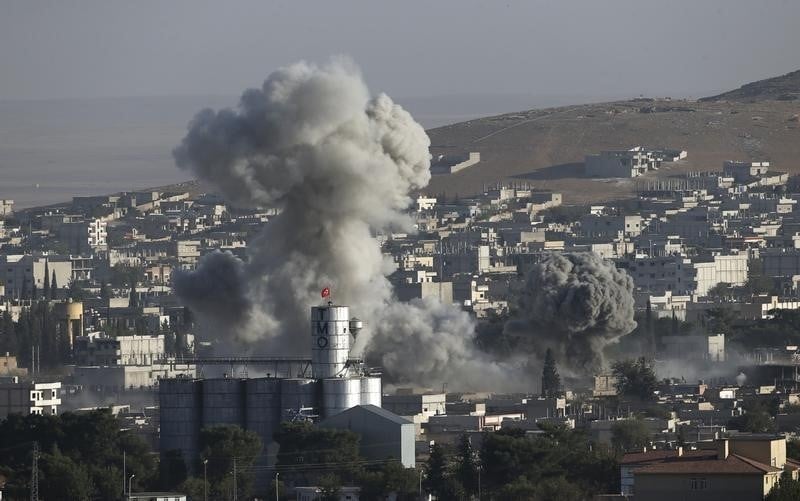 La france envisagerait de frapper l'ei en syrie