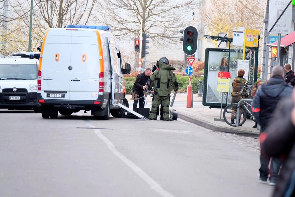 Bonbonnes de gaz dans une voiture a bruxelles, le conducteur interpelle