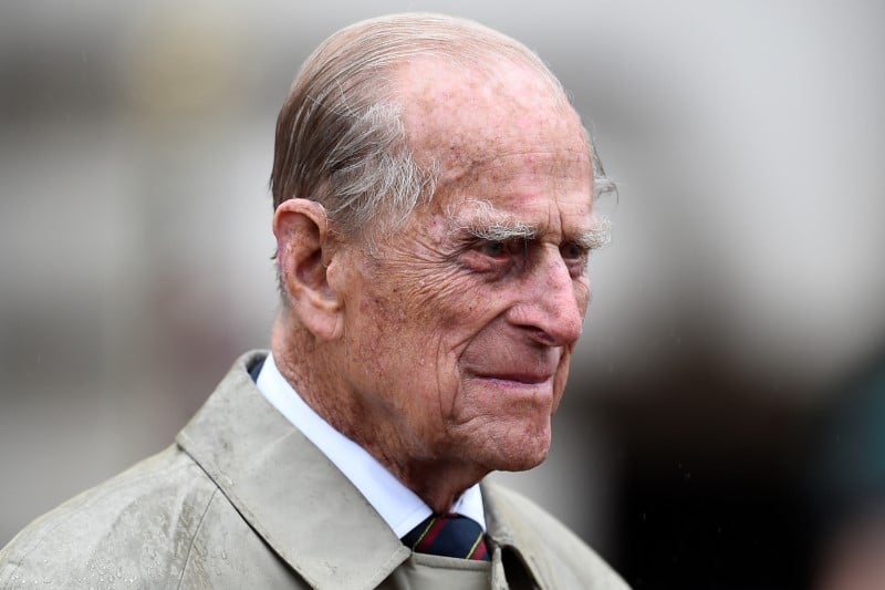 Grande-bretagne: le prince philip rappele a l'ordre deux jours apres un accident