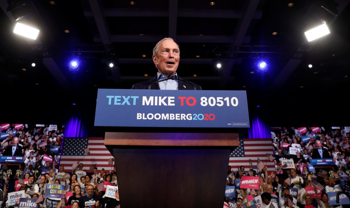 Bloomberg se retire des primaires democrates, apporte son soutien a biden