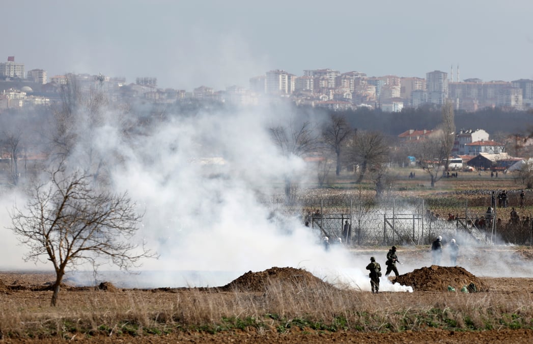 Migrants: tirs de lacrymogenes a la frontiere greco-turque