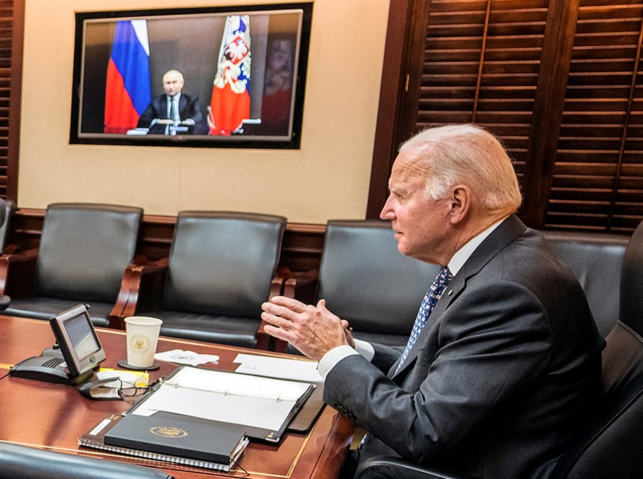 Ukraine: biden a mis en garde poutine contre le "prix a payer" pour une invasion