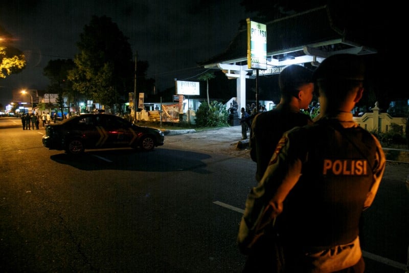 Indonesie: trois djihadistes presumes abattus par la police