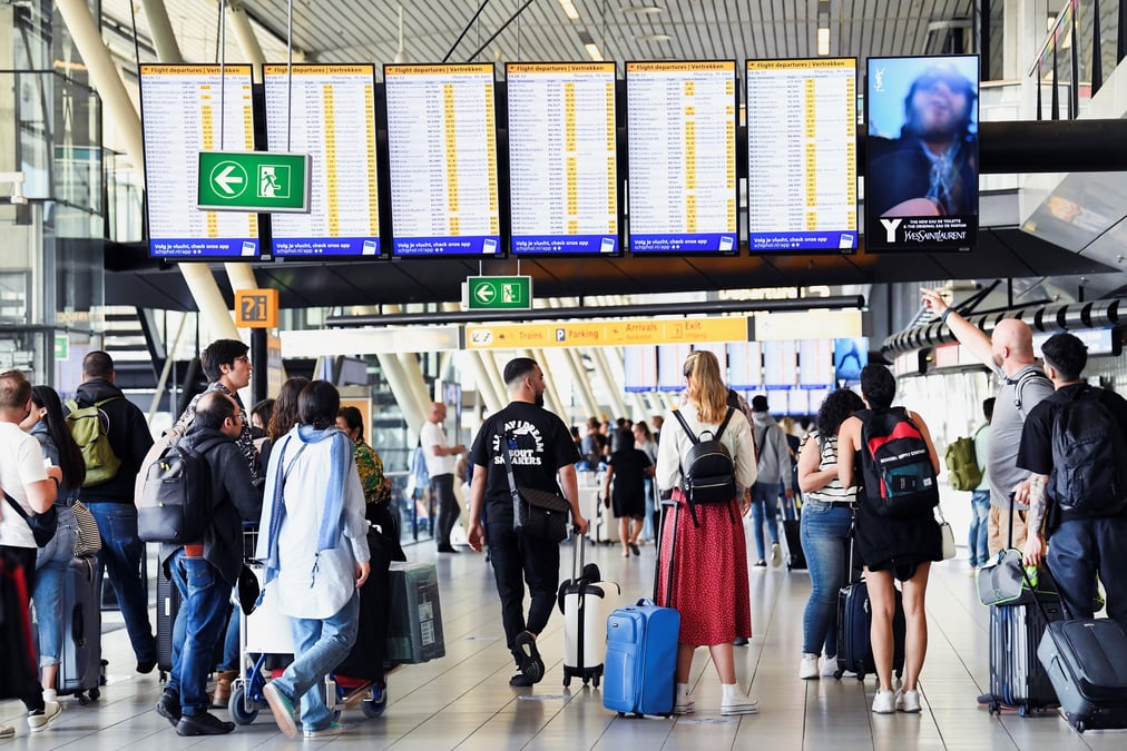 Photo d'archives de personnes a l'aeroport de schiphol a amsterdam