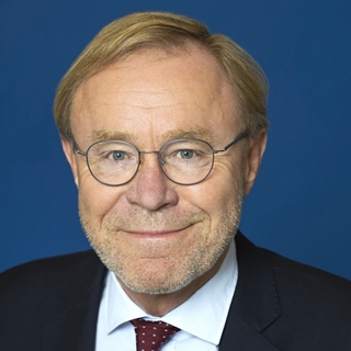 « Nous voulons qu'il y ait une préférence européenne pour les lanceurs développés en Europe. C'est fondamental. Notre marché institutionnel n'est pas très important. Il est donc crucial de donner une préférence européenne pour les satellites de l'ESA, de l'Union européenne, d'Eumetsat mais aussi des satellites nationaux (France, Allemagne, Italie, Espagne, etc...) » (Toni Tolker-Nielsen)