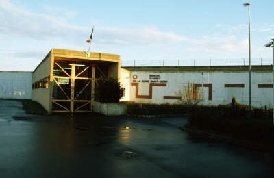 Deux trafiquants télé-pilotes arrêtés lors des Jeux Olympiques et Paralympiques pour avoir livré du matériel illégal dans une prison proche de l'aéroport Roissy Charles de Gaulle