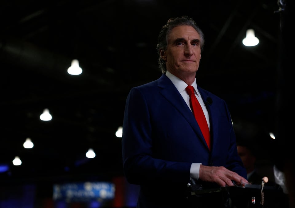 Le gouverneur du dakota, doug burgum