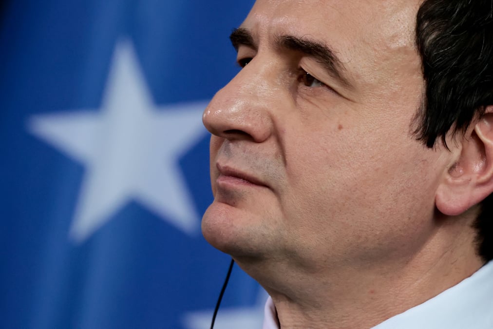 Kosovo: le gouvernement suspend une decision apres des tensions dans le nord