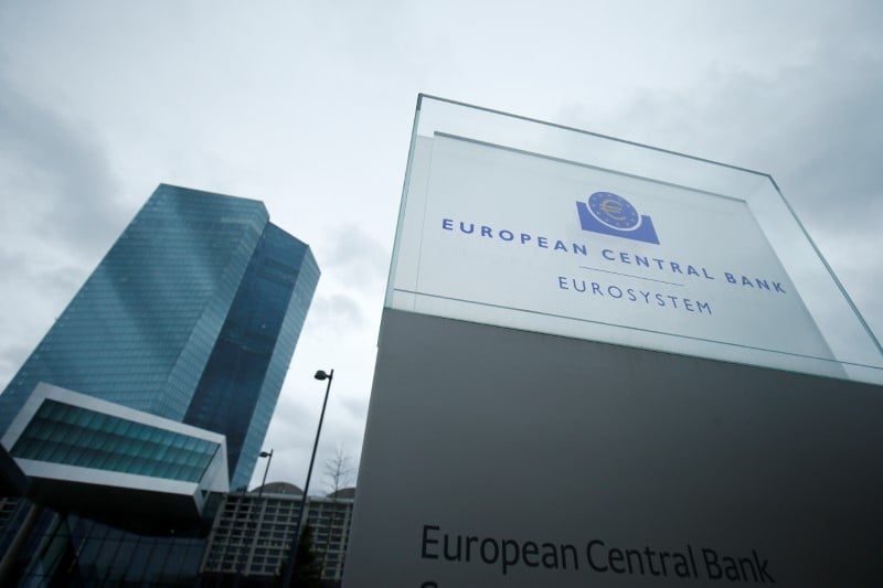 Praet (bce) lie l'arret des rachats d'actifs a l'inflation