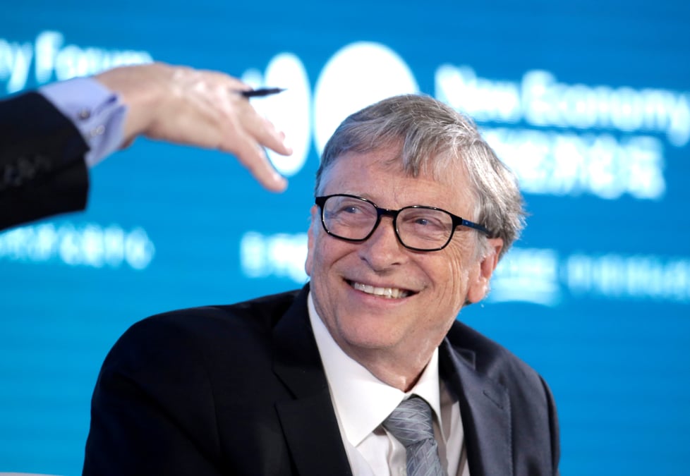 "folles" et "diaboliques": bill gates s'etonne des theories du complot a son sujet