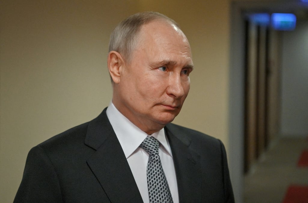 Le president russe vladimir poutine s'adresse aux journalistes de la television d'etat a moscou
