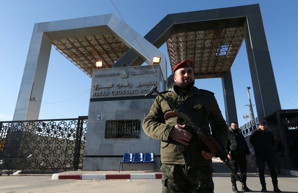 Bande de gaza: l'egypte ferme le point de passage de rafah