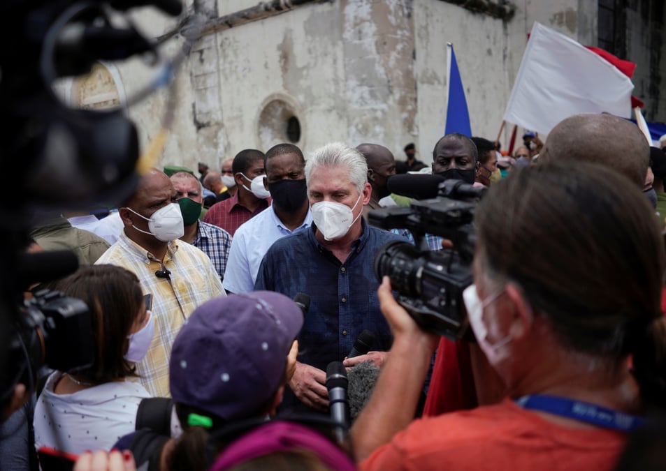 Arrestations d'activistes a cuba, qui blame les usa pour les manifestations