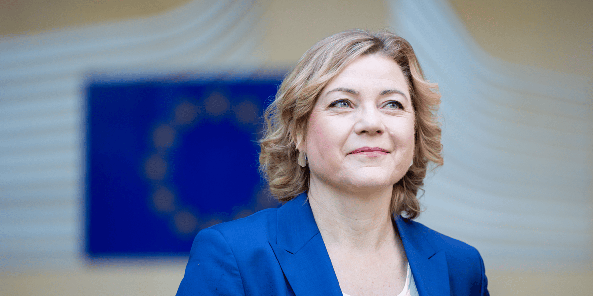 Henna Virkkunen, vice-présidente exécutive de la Commission européenne, chargée de la souveraineté technologique, de la sécurité et de la démocratie, est montée au créneau face à Elon Musk et Mark Zuckerberg.