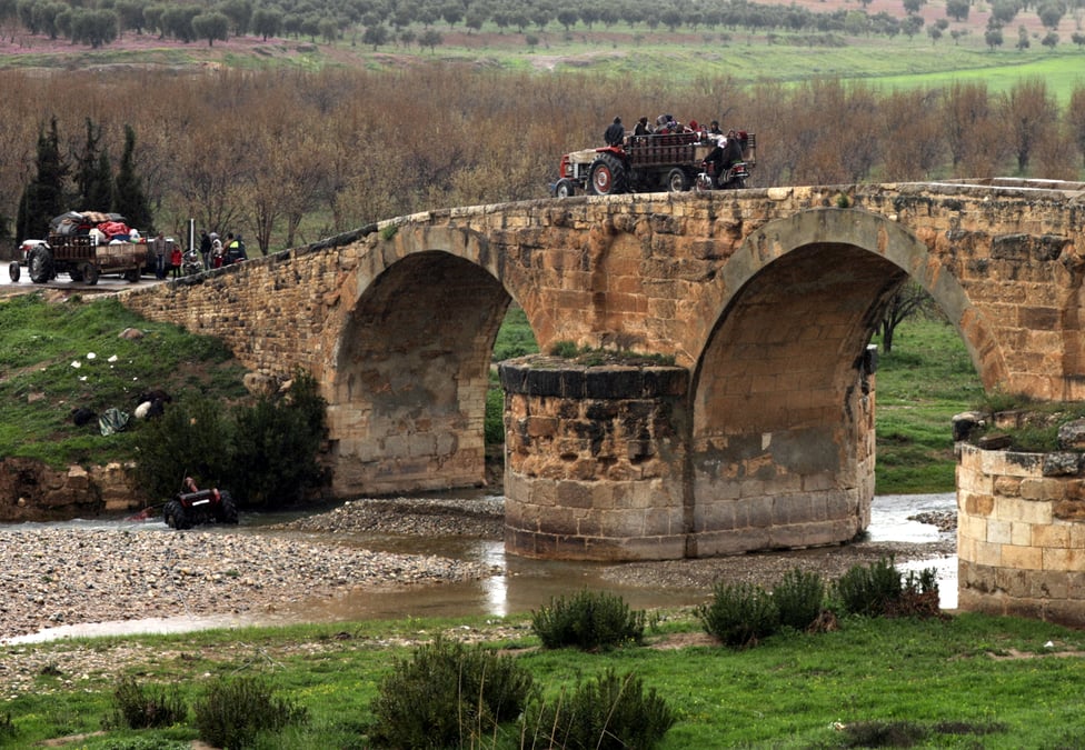Des centaines de familles fuient la ville syrienne d'afrin, rapporte l'osdh