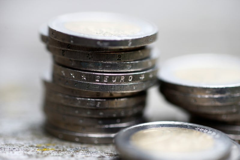 Zone euro: nouvelle deceleration manufacturiere, rebond des services