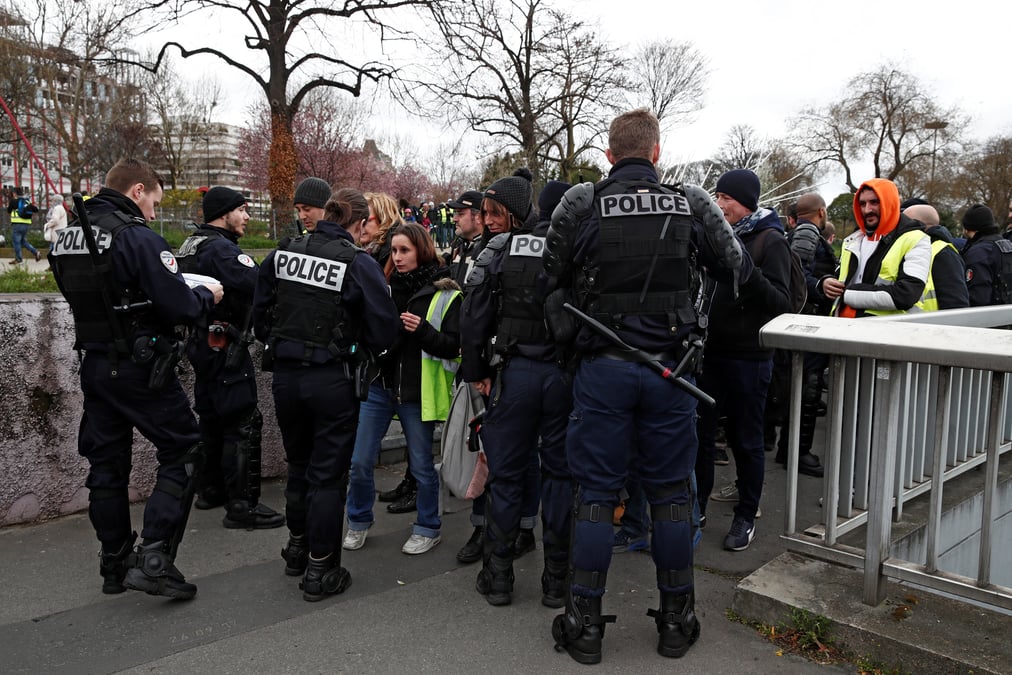 France: un 19e samedi de "gilets jaunes" sous haute surveillance