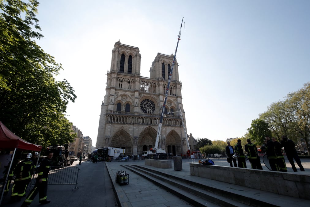 Un immense "parapluie" pour proteger notre-dame