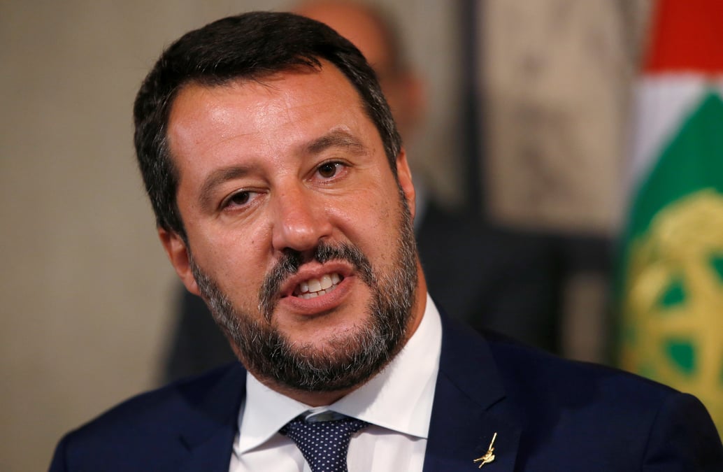 Rome saisit un navire humanitaire allemand, les migrants pourront debarquer