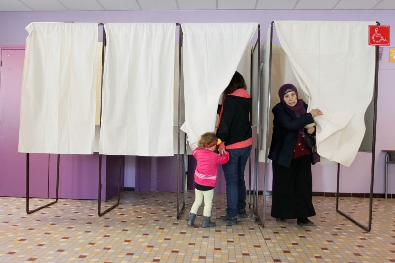 Participation de 28,54% a midi au premier tour