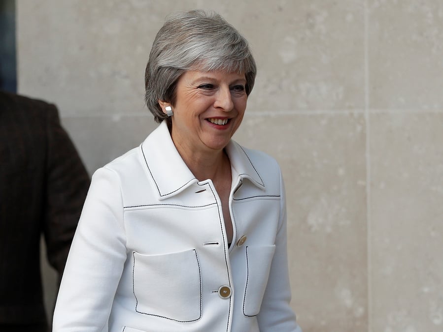 May defend son "livre blanc" sur le brexit