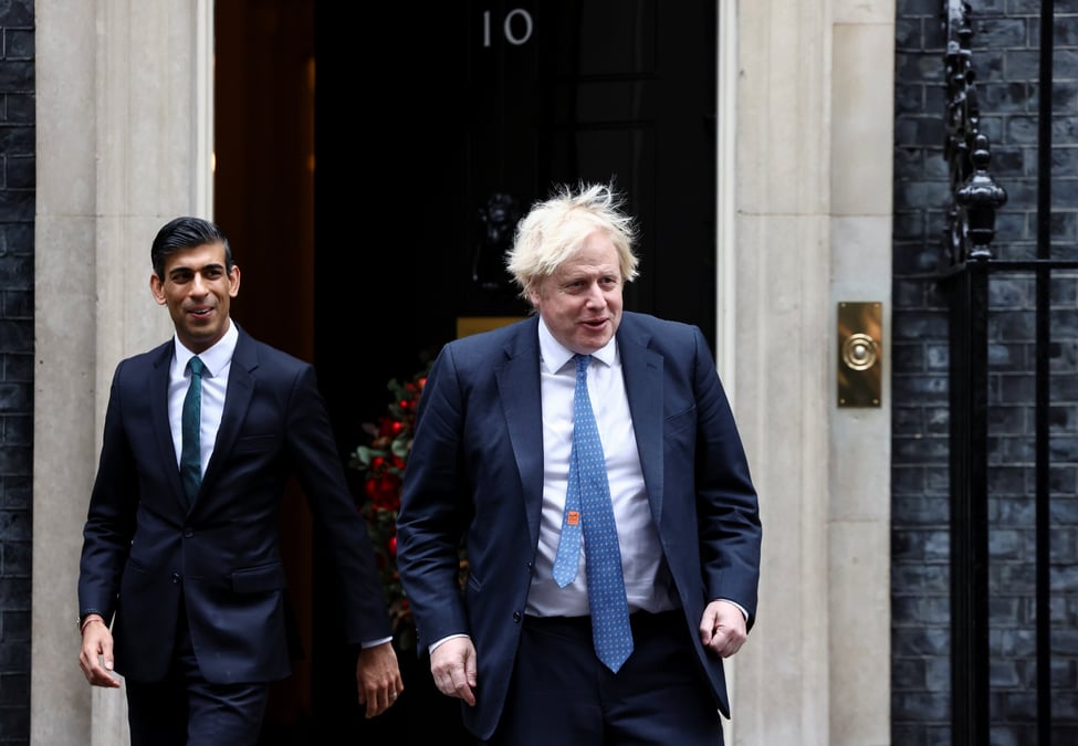 Boris johnson et rishi sunak sortent de downing street, a londres