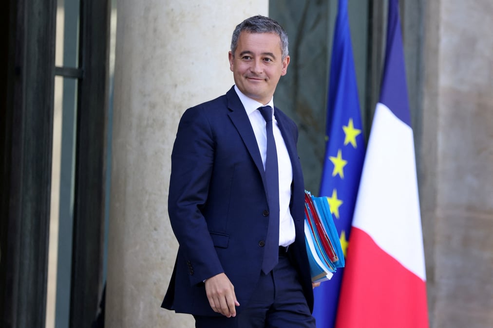 Le ministre francais de l'interieur, gerald darmanin, sort de l'elysee a paris