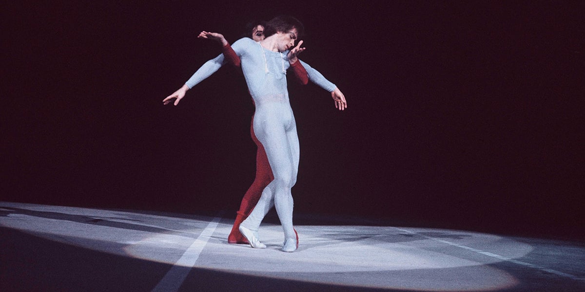 Rudolf Noureev et Paolo Bortoluzzi dans « Le Chant du compagnon errant », à Bruxelles en 1971.