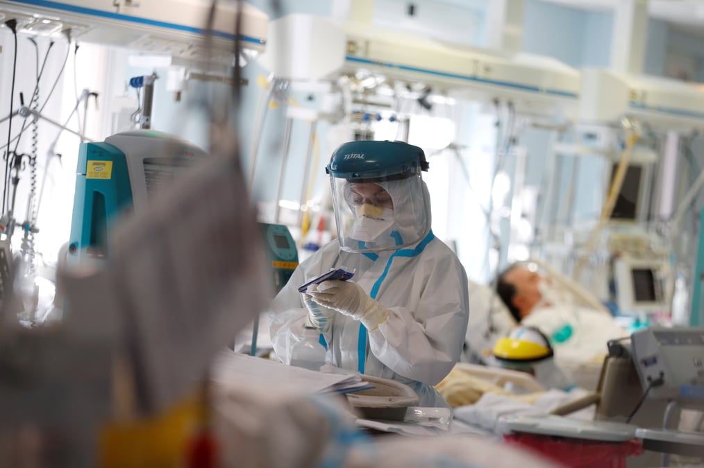 Coronavirus: plus de 15 millions de cas signales en europe