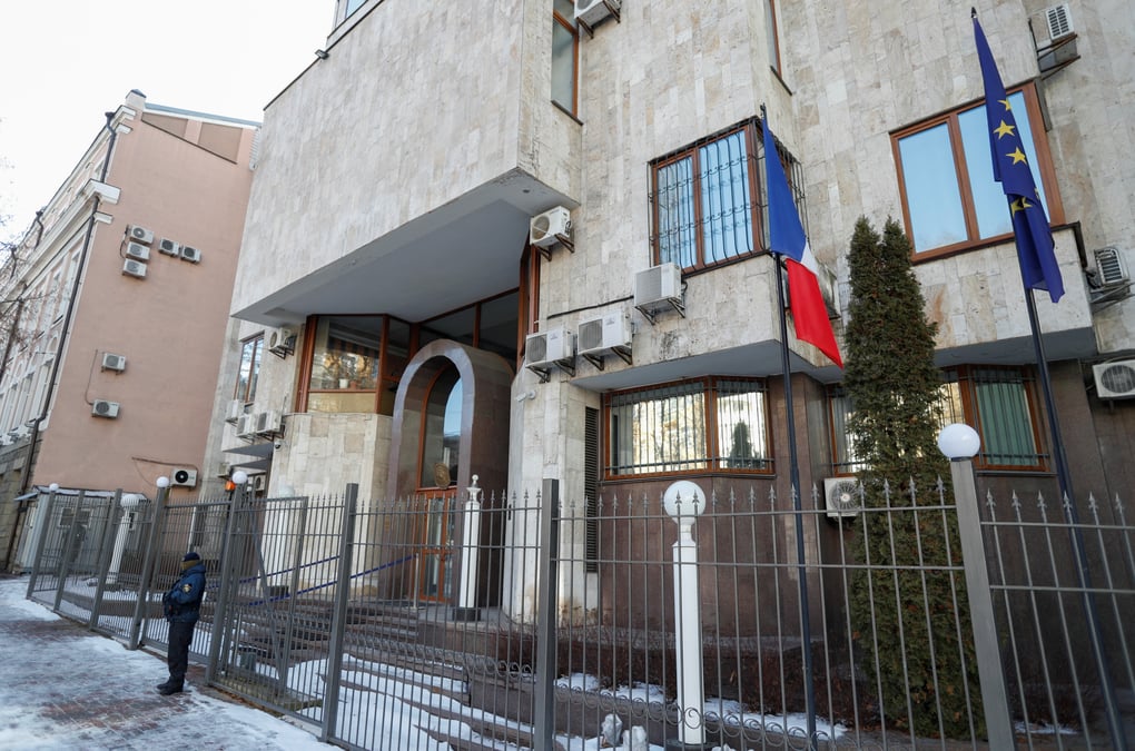 L'ambassade de france en ukraine va etre tranferee a lviv, annonce le drian