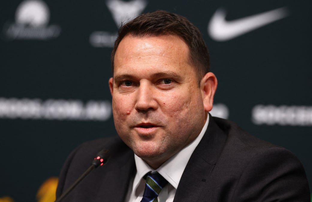 Photo d'archives: le directeur general de la federation d'australie de football, james johnson
