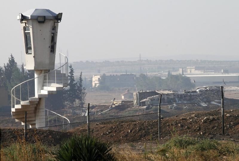 A alep, les rebelles bombardent la base militaire de nairab