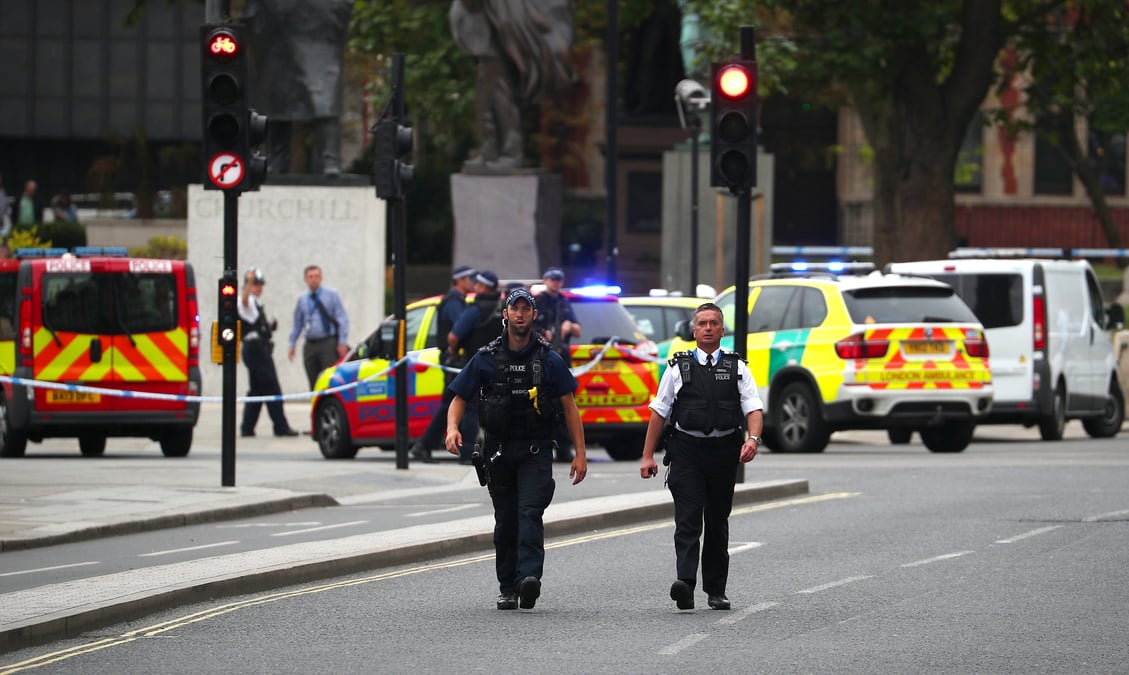 Des passants blesses par une voiture pres du parlement a londres