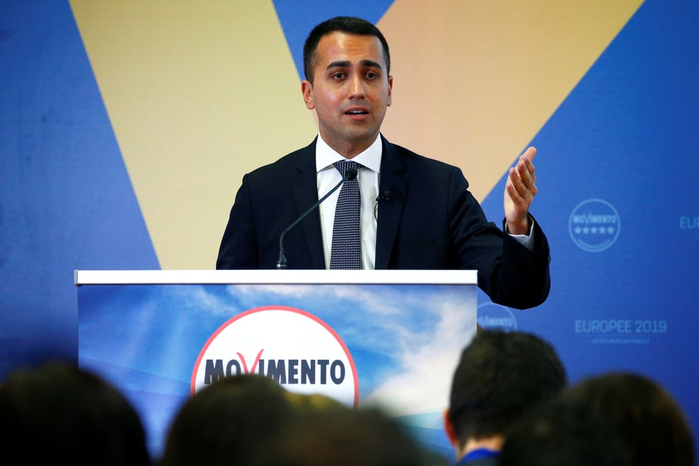 Italie: di maio s'en remet aux adherents du m5s
