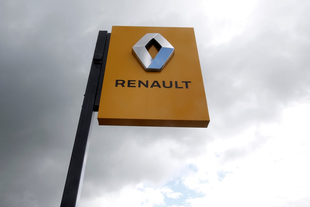Renault a la peine apres la degradation de moody's