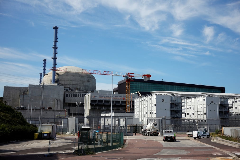 L'EPR « Fla3 » est très attendu : il doit entrer en service au premier trimestre 2024 avec 12 ans de retard sur le calendrier et des dérapages financiers colossaux.