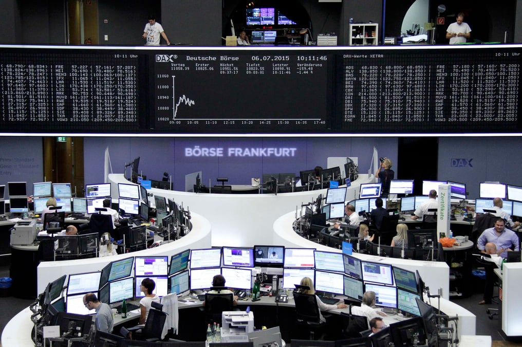 Les bourses europeennes dans le rouge a la mi-seance