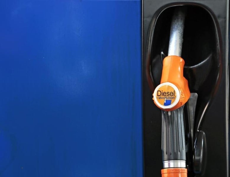 Les deputes renoncent a durcir la fiscalite sur le diesel des 2016